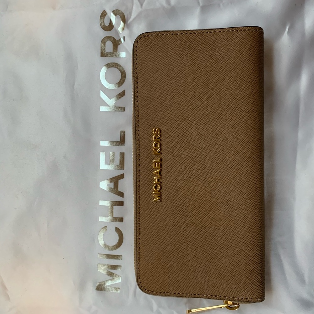 Michael Kors Large Selma Purse + Wallet - Picture 2 of 5